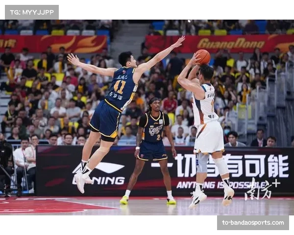 广东42分大胜四川 萨姆纳单核带队展现外援控场主导力